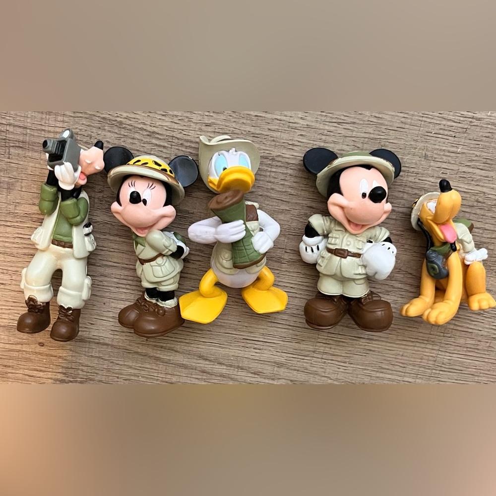 Safari Mickey and Friends. Animal Kingdom Theme